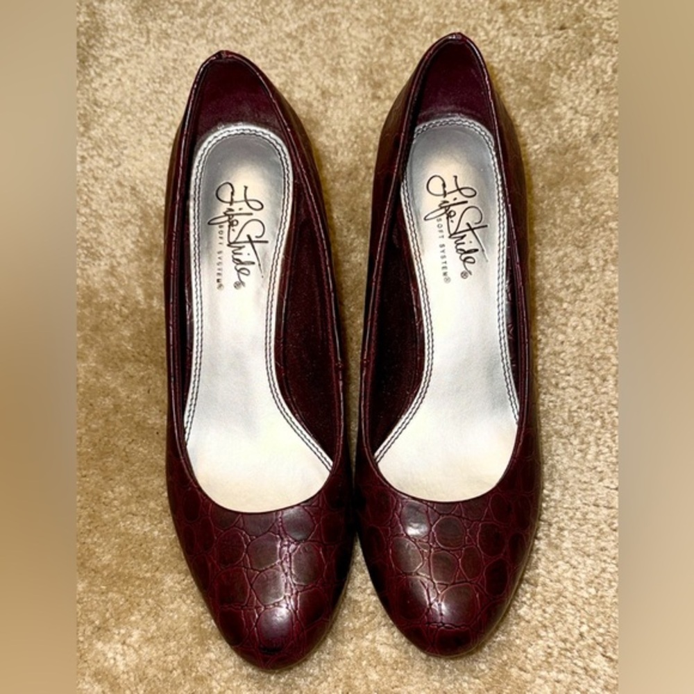 Life Stride Women's Dark Red Heels